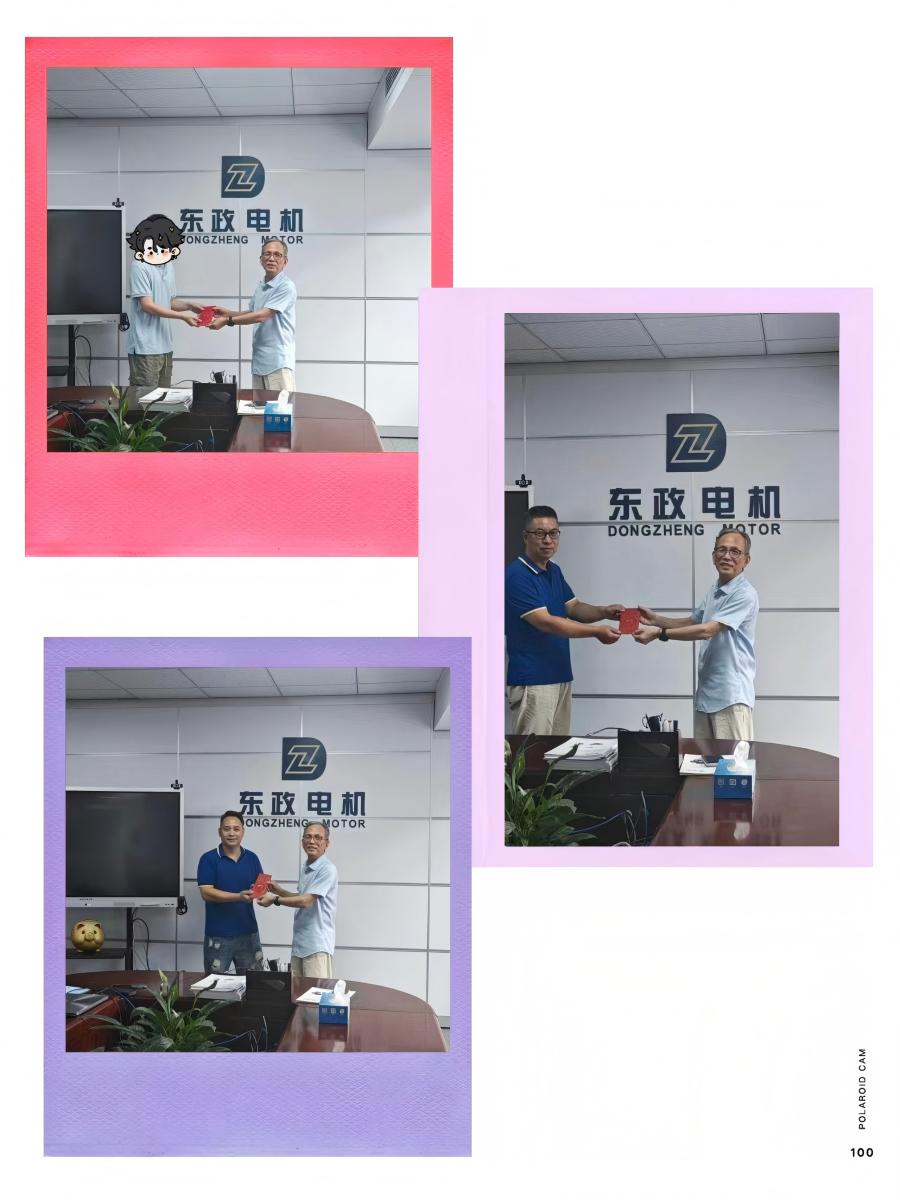 金榜题名的子女家长和东政董事长的合影.jpg